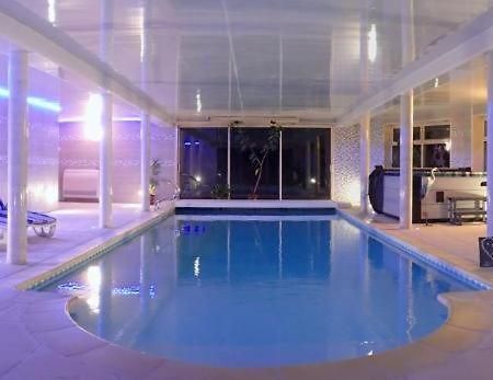 Au Charme Du Lac Piscine & Spa 2 Forges-les-Eaux Dış mekan fotoğraf