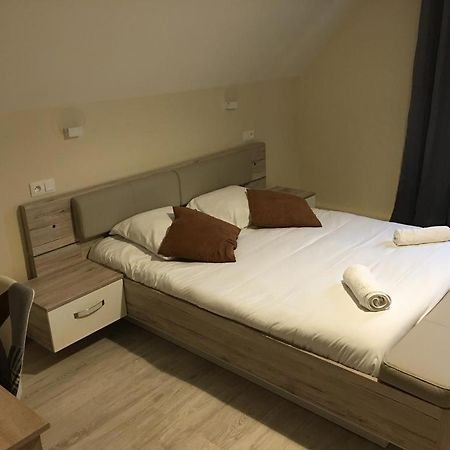 Au Charme Du Lac Piscine & Spa 2 Forges-les-Eaux Dış mekan fotoğraf