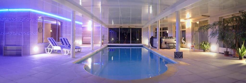 Au Charme Du Lac Piscine & Spa 2 Forges-les-Eaux Dış mekan fotoğraf