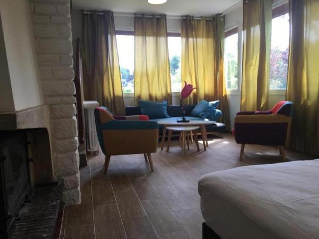 Au Charme Du Lac Piscine & Spa 2 Forges-les-Eaux Dış mekan fotoğraf